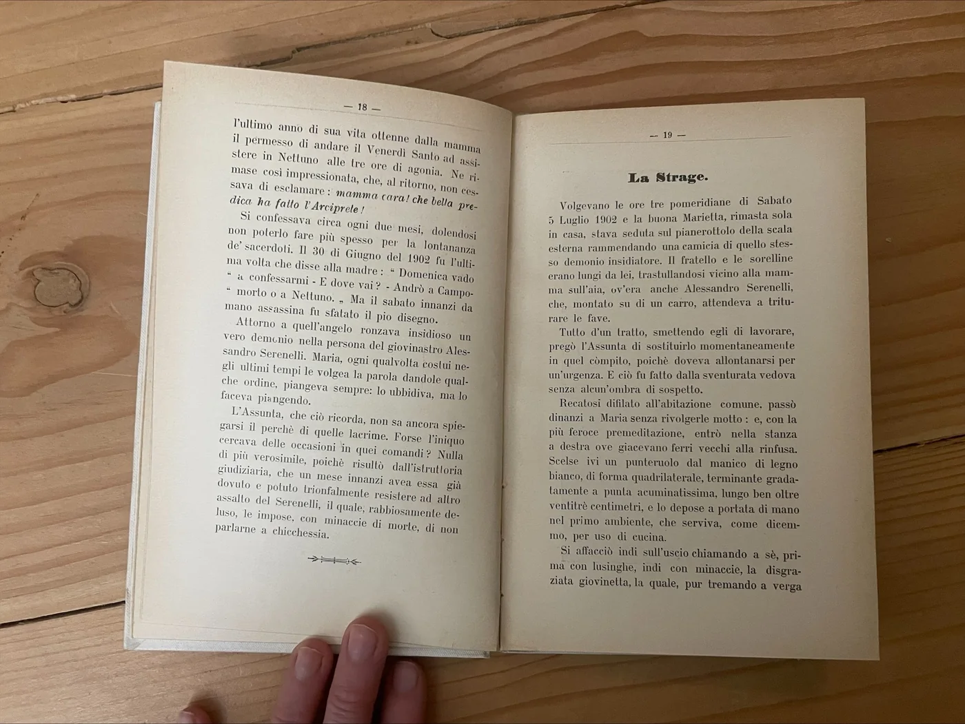 Open pages 18 to 19 of a 1904 Italian book on Maria Goretti, showing the chapter "La Strage" describing the events of 5 July 1902.